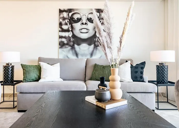 Inf3.6k - Luxury Perfect Location *