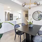 Inf3.6k - Luxury Perfect Location דירה אסטפונה