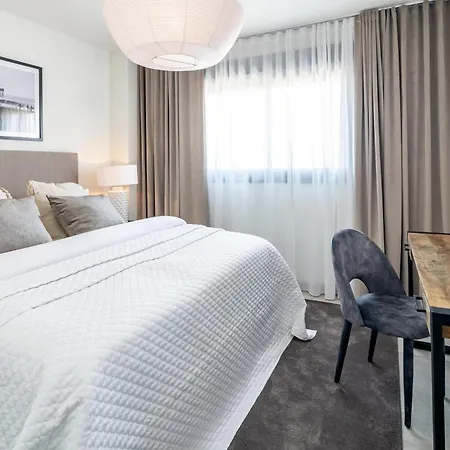 Апартаменти Inf36k - Luxury Perfect Location *